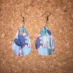 Leather cactus earrings 😍😍
